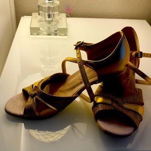 Dance(Latin)shoes for girls in gold color. Leather , suede .